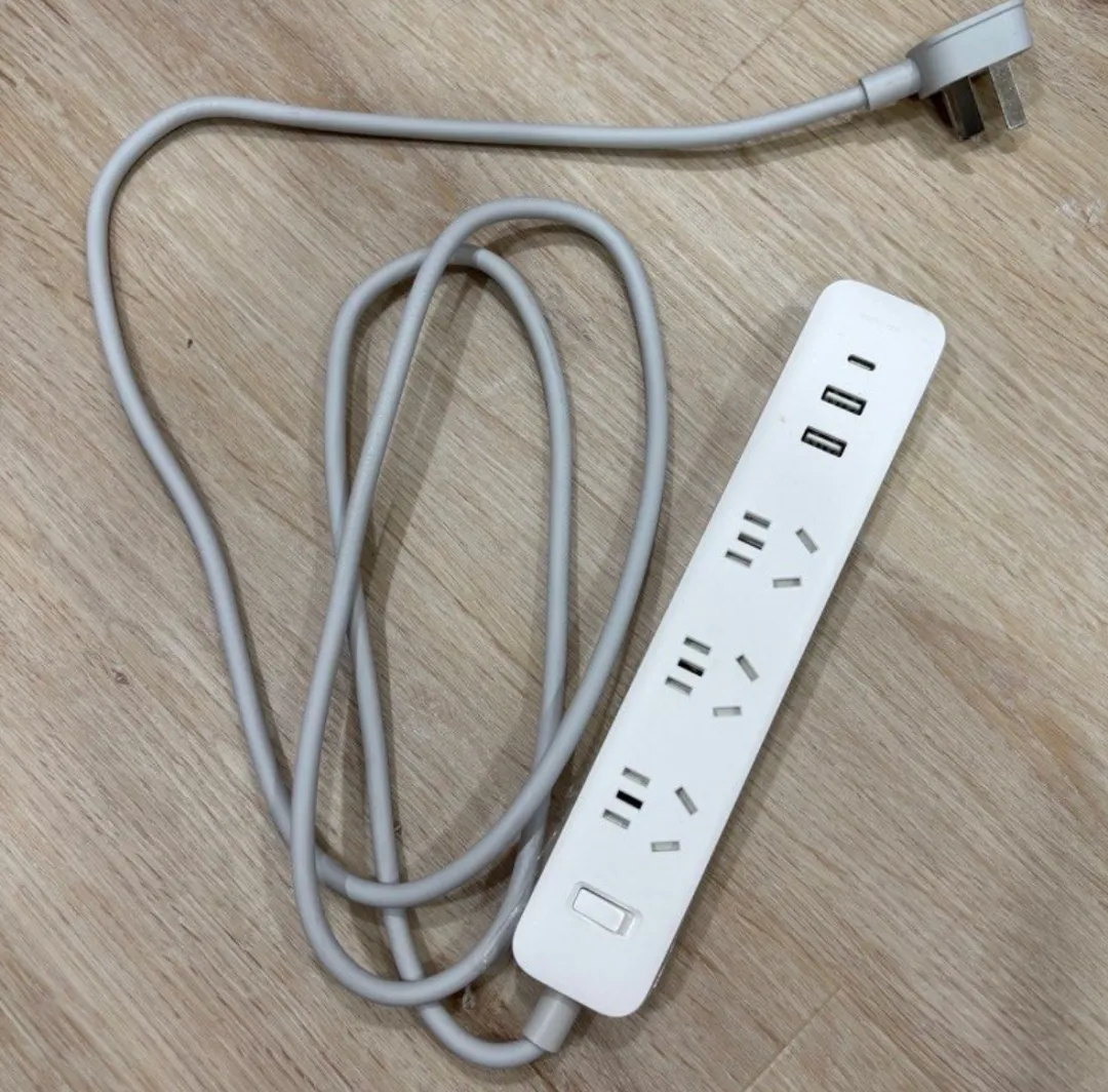 旅行中使用的小米插线板